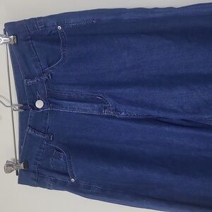 JEANS Brand Lightweight Chamgray Lyocell? Drapy Straight Leg  Ankle Jeans.
